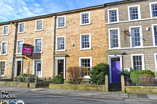 Bank Parade, Burnley - Photo 1