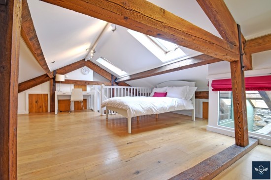 Barcroft Barn, Cliviger - Photo 22