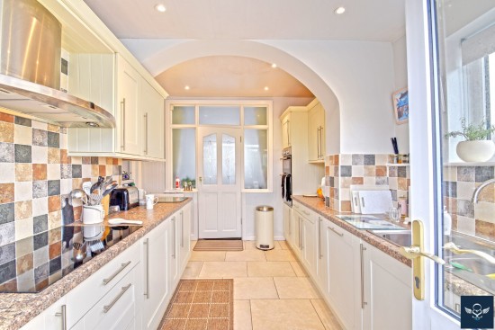 Brunshaw Road, Burnley - Photo 3