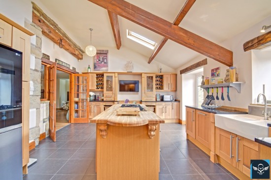 Moorfell Barn, Hurstwood Village - Photo 9