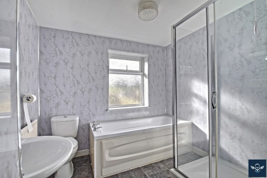 Pendle Bridge, Burnley - Photo 9