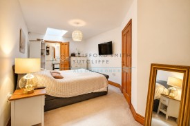 Hurstwood Village, Worsthorne
