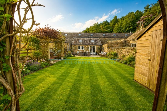 Moorfell Barn, Hurstwood Village, Worsthorne - Photo 3