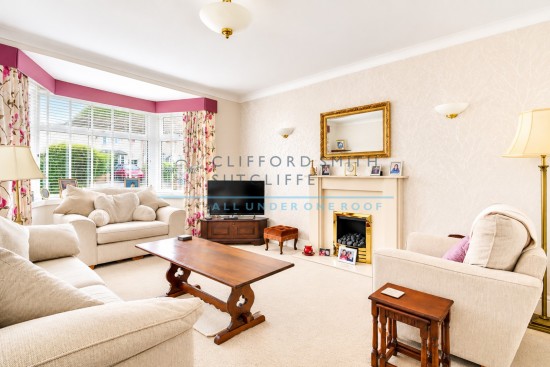 Brunshaw Road, Burnley - Photo 2